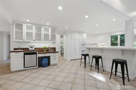 21926 SE 37th Street Sammamish WA 98075