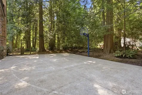 21926 SE 37th Street Sammamish WA 98075
