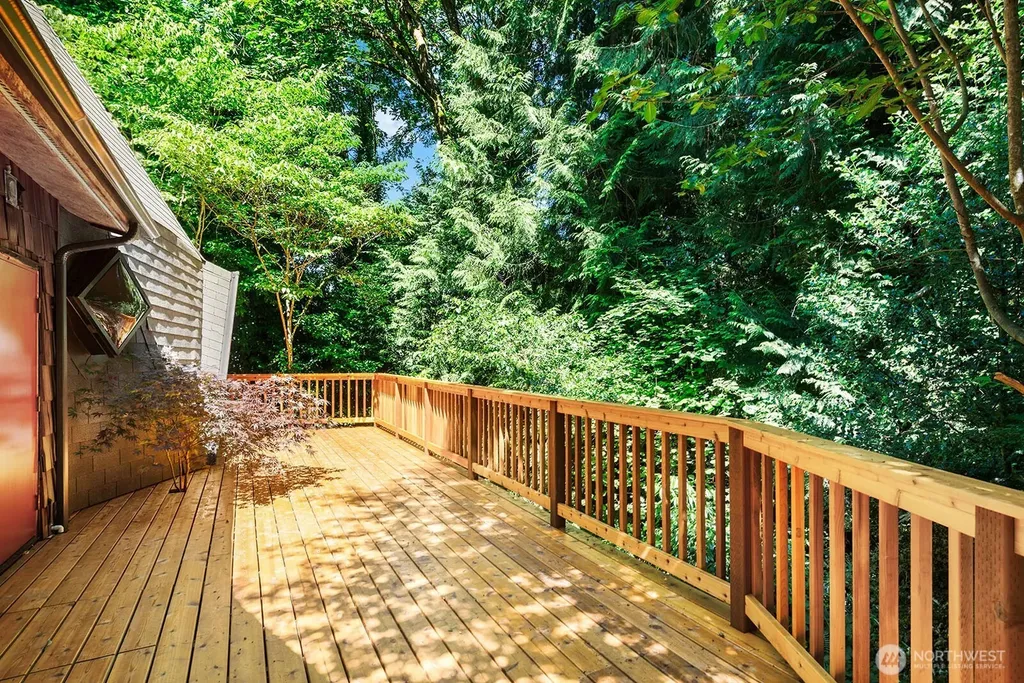 16524 35th Avenue NE Lake Forest Park WA 98155