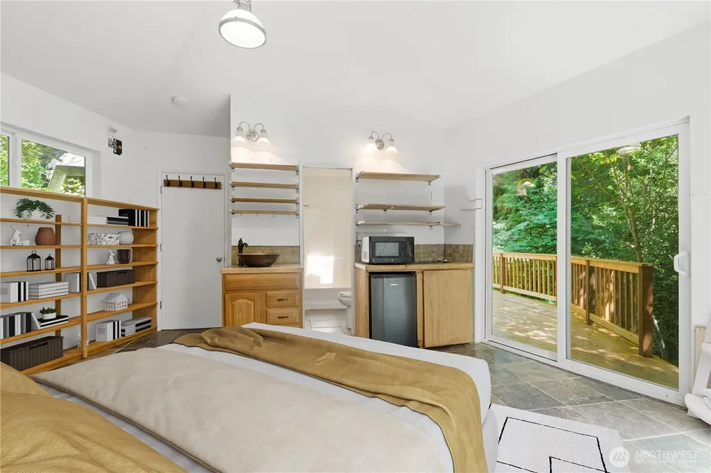 16524 35th Avenue NE Lake Forest Park WA 98155