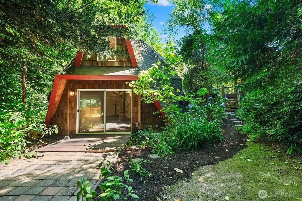 16524 35th Avenue NE Lake Forest Park WA 98155