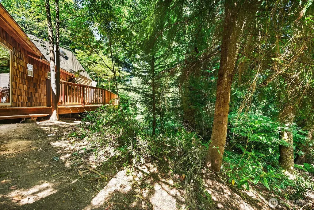 16524 35th Avenue NE Lake Forest Park WA 98155