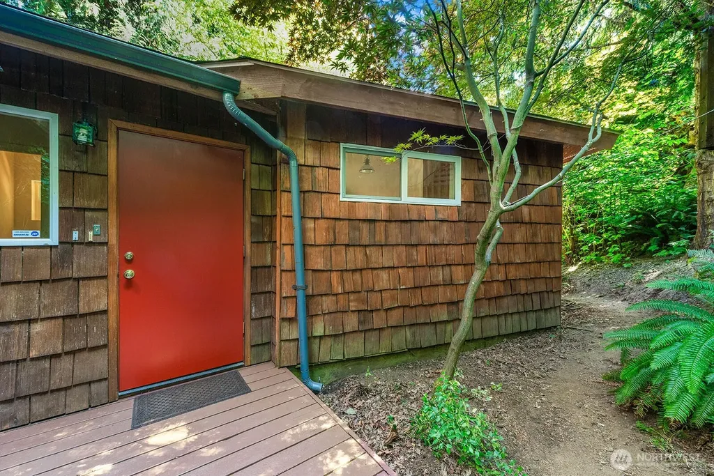 16524 35th Avenue NE Lake Forest Park WA 98155