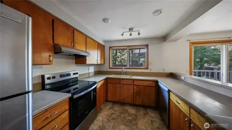 368 NW Columbia Drive Oak Harbor WA 98277
