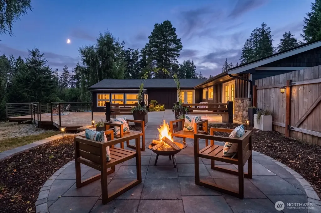 8520 David Day Drive NW Gig Harbor WA 98332