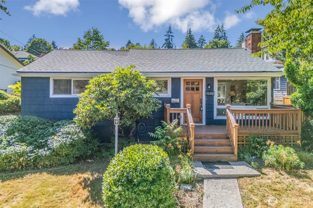 6831 37th Avenue NE Seattle WA 98115