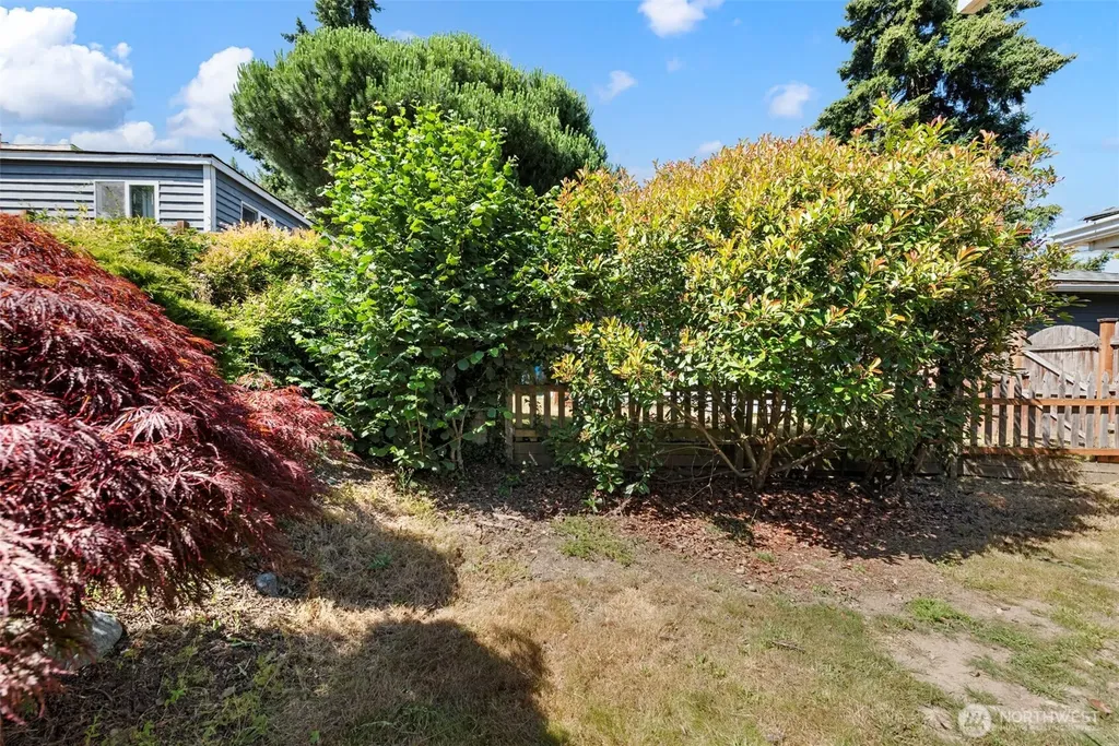 6831 37th Avenue NE Seattle WA 98115
