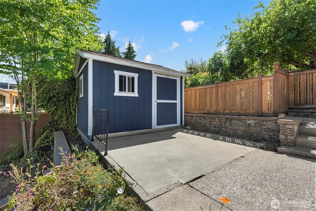 6831 37th Avenue NE Seattle WA 98115