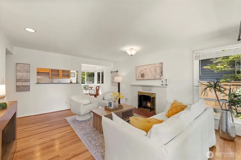 6831 37th Avenue NE Seattle WA 98115