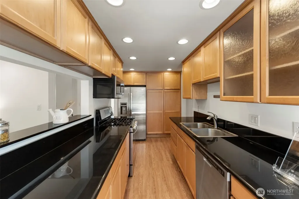 6831 37th Avenue NE Seattle WA 98115