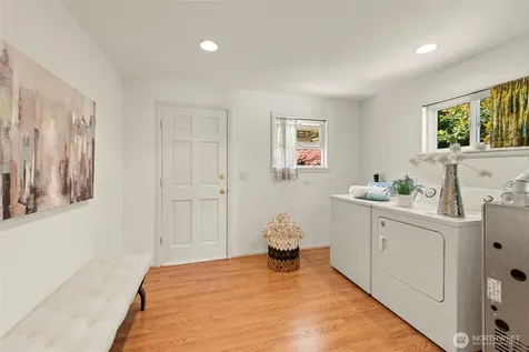 6831 37th Avenue NE Seattle WA 98115