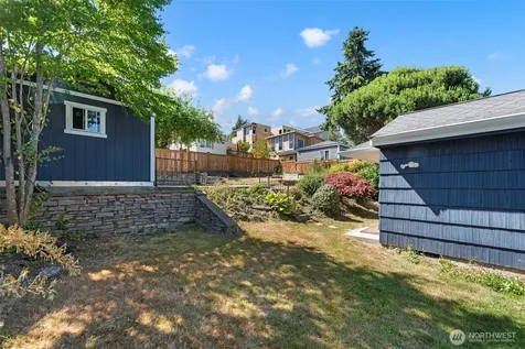 6831 37th Avenue NE Seattle WA 98115