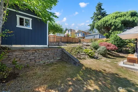 6831 37th Avenue NE Seattle WA 98115