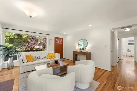 6831 37th Avenue NE Seattle WA 98115