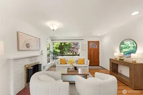 6831 37th Avenue NE Seattle WA 98115
