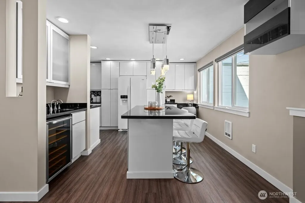 5912 California Avenue SW Seattle WA 98136