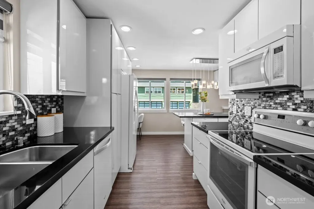 5912 California Avenue SW Seattle WA 98136