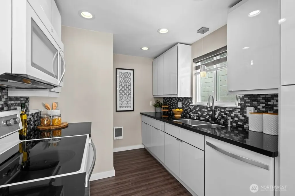 5912 California Avenue SW Seattle WA 98136