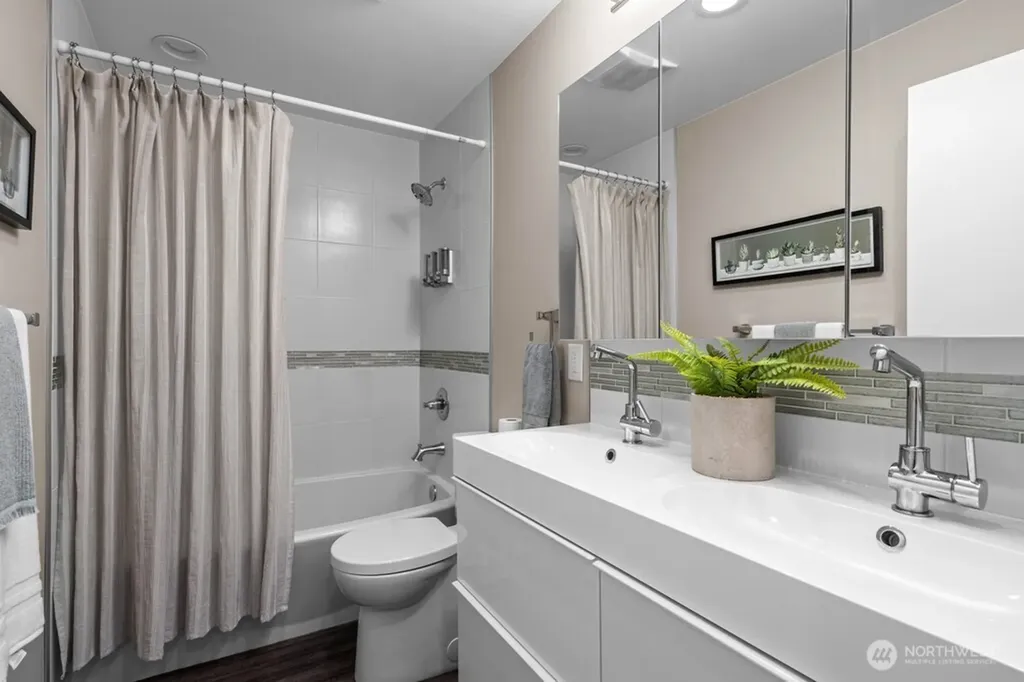 5912 California Avenue SW Seattle WA 98136
