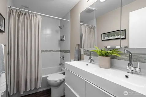 5912 California Avenue SW Seattle WA 98136