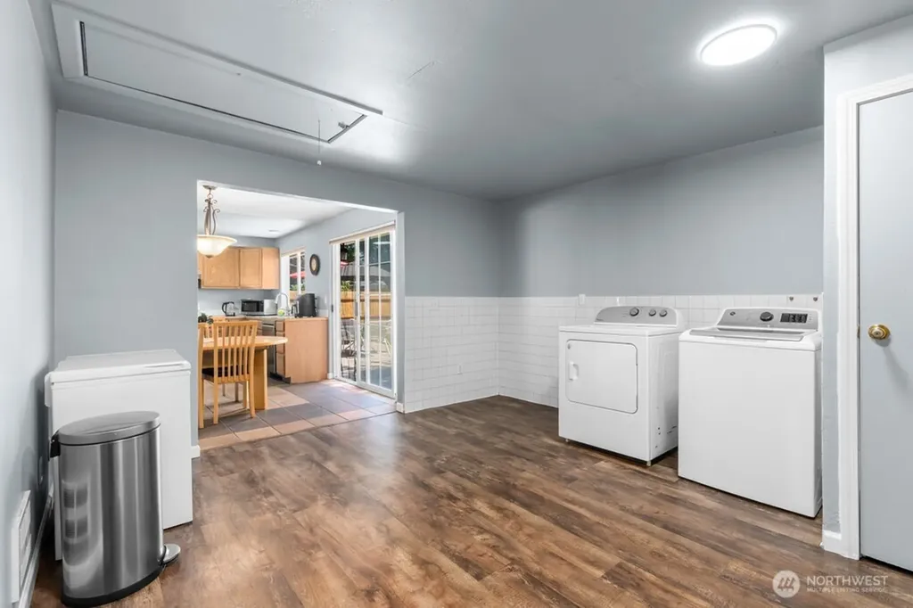 733 2nd Avenue NE Pacific WA 98047