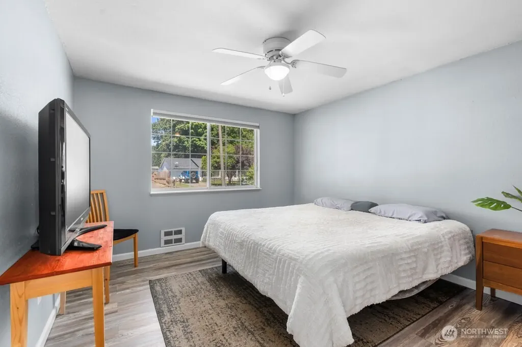733 2nd Avenue NE Pacific WA 98047