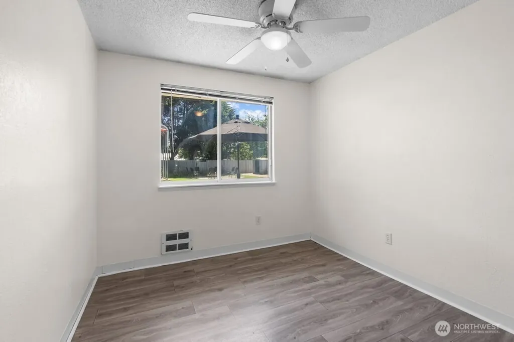 733 2nd Avenue NE Pacific WA 98047