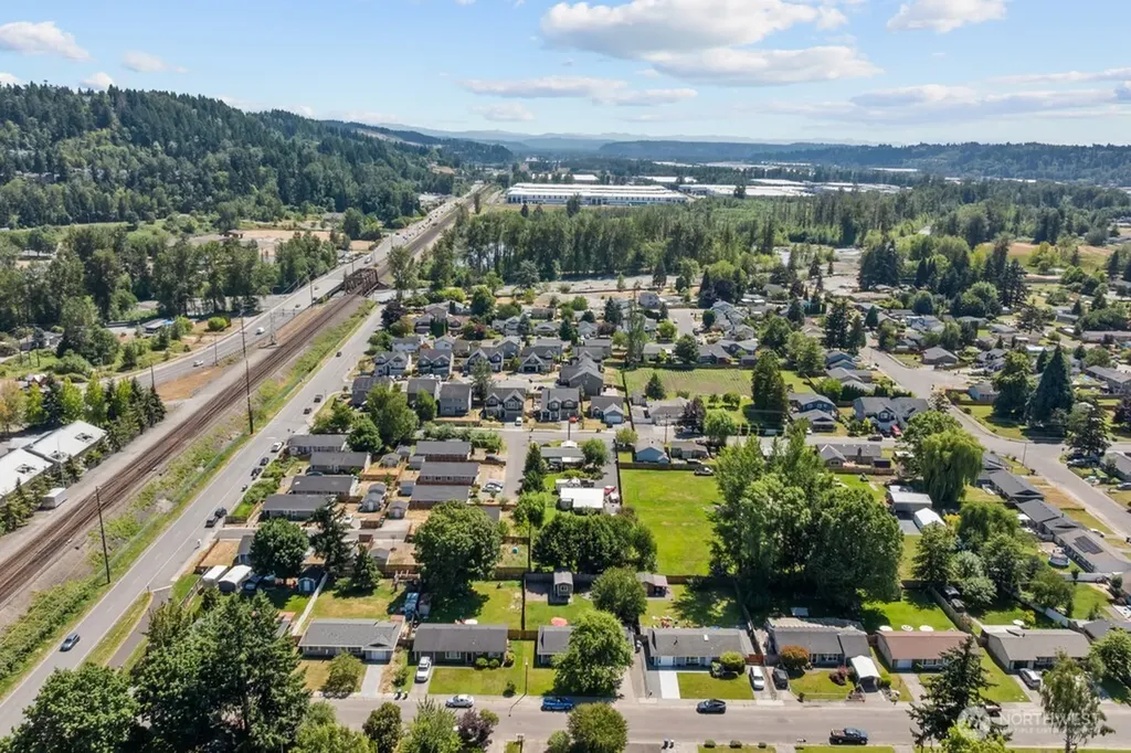733 2nd Avenue NE Pacific WA 98047