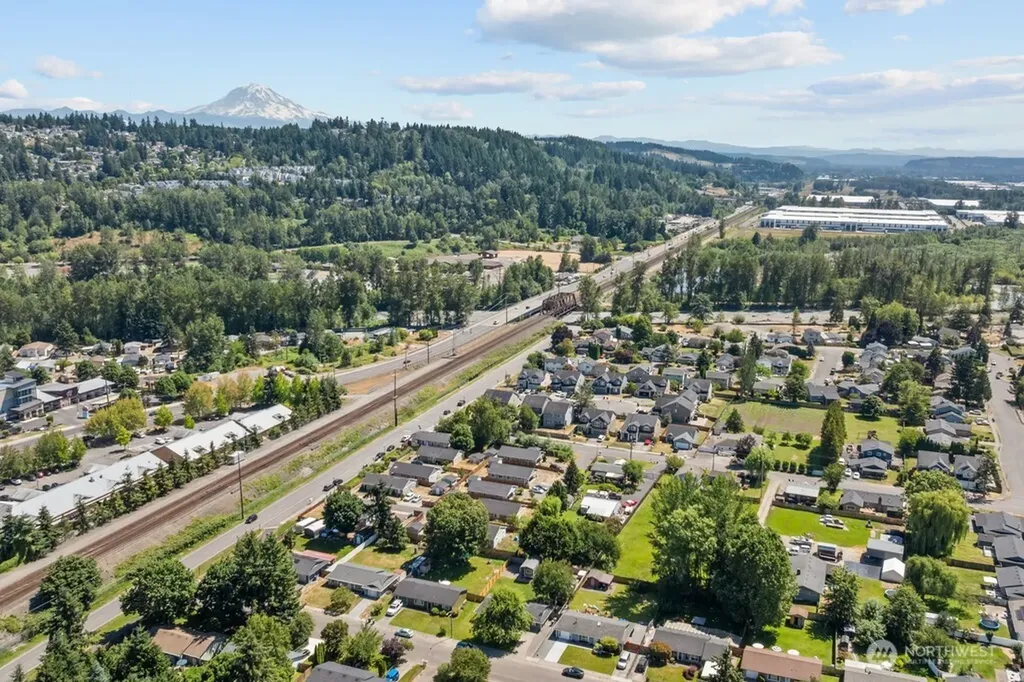 733 2nd Avenue NE Pacific WA 98047