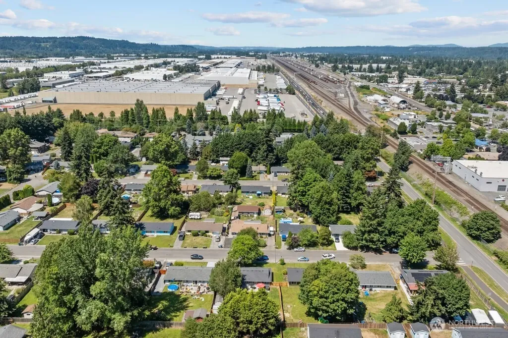 733 2nd Avenue NE Pacific WA 98047