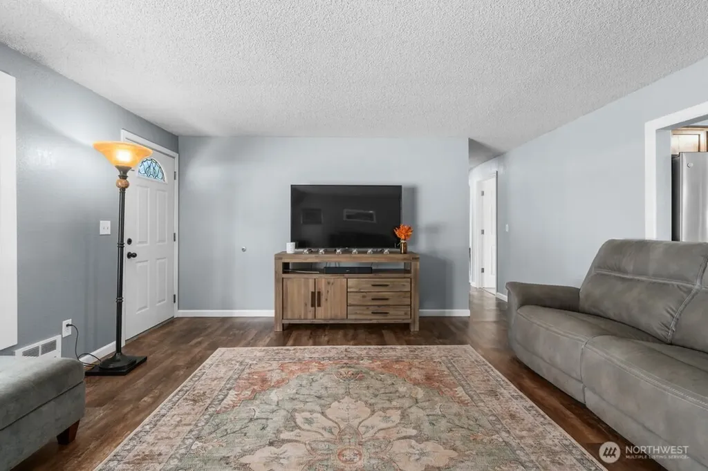 733 2nd Avenue NE Pacific WA 98047