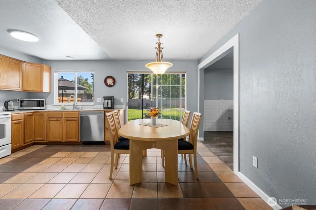 733 2nd Avenue NE Pacific WA 98047