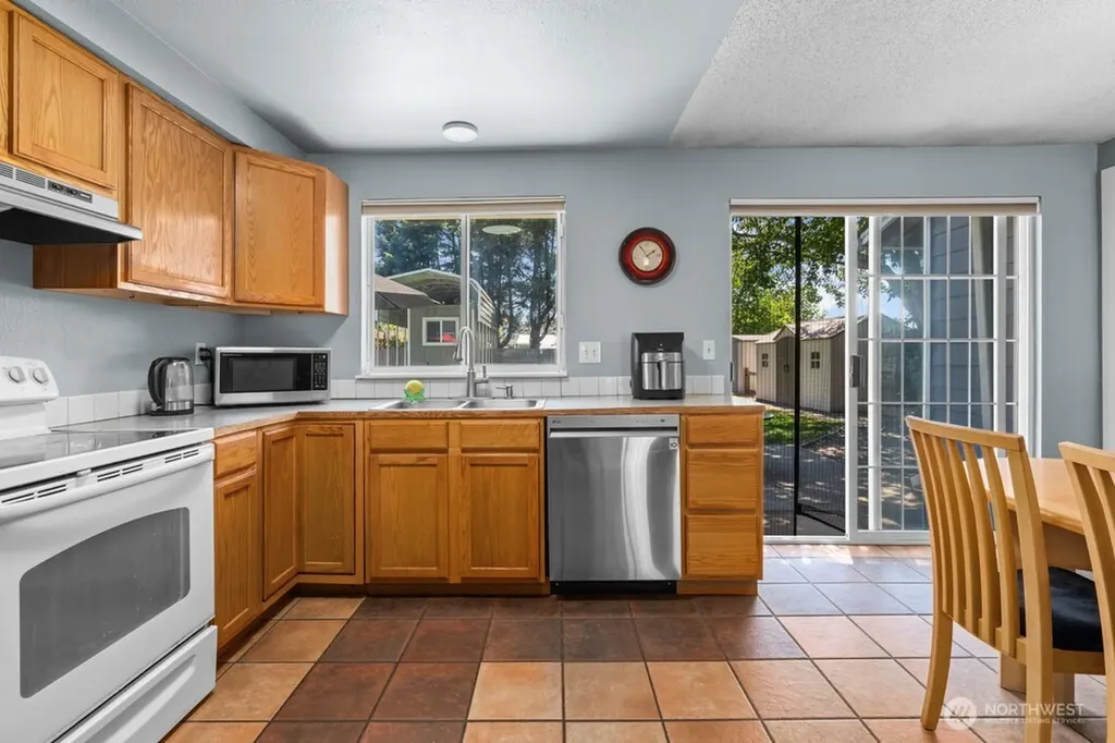 733 2nd Avenue NE Pacific WA 98047
