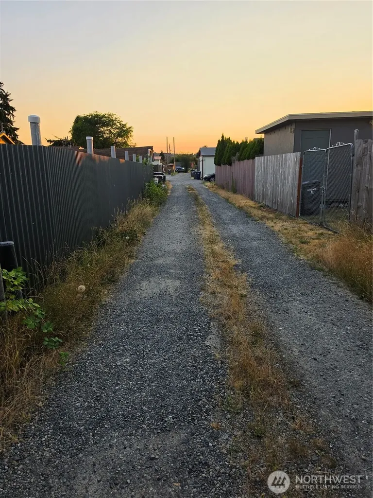 225 14th Street SE Auburn WA 98002