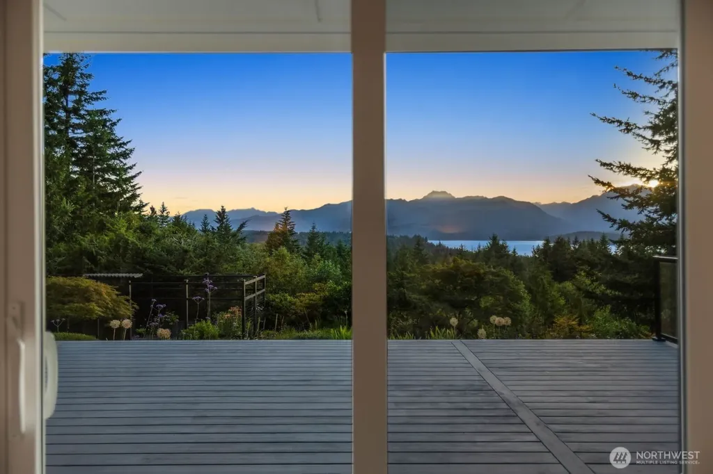 14752 NW Seaview Drive Seabeck WA 98380