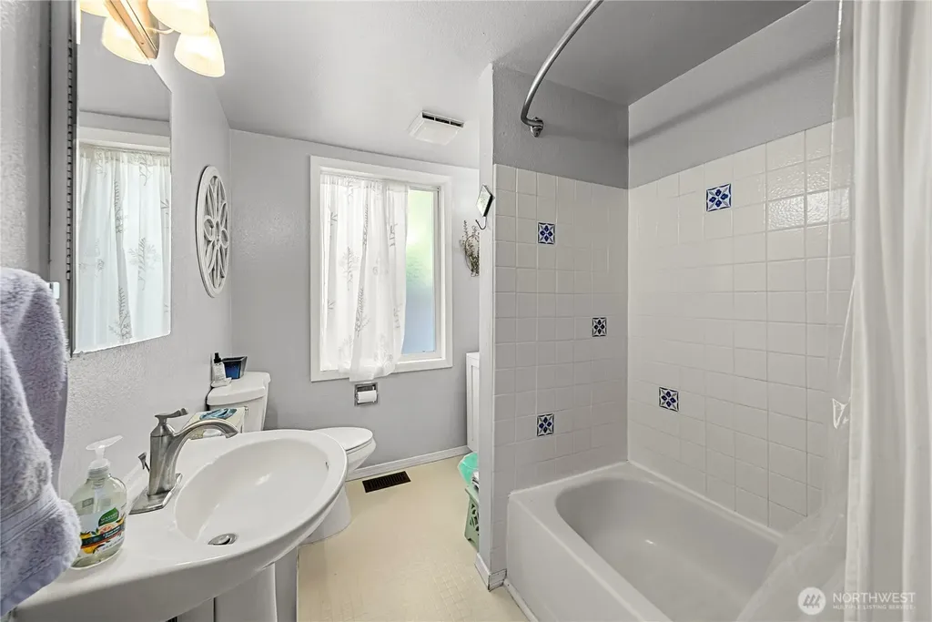 4106 Burnham Drive Gig Harbor WA 98332