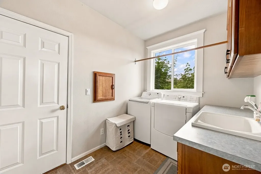 15701 136th Avenue Ct E Puyallup WA 98374