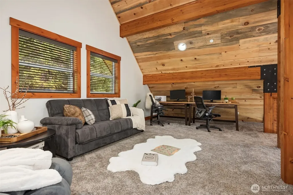 101 Gold Hill Road E Enumclaw WA 98022
