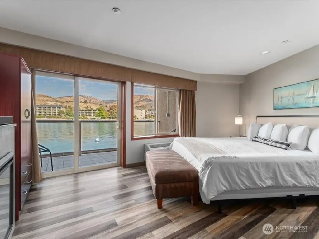 322 W Woodin Avenue Chelan WA 98816