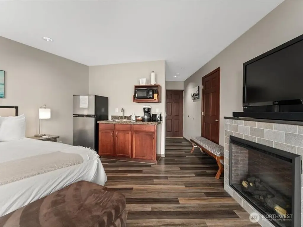 322 W Woodin Avenue Chelan WA 98816