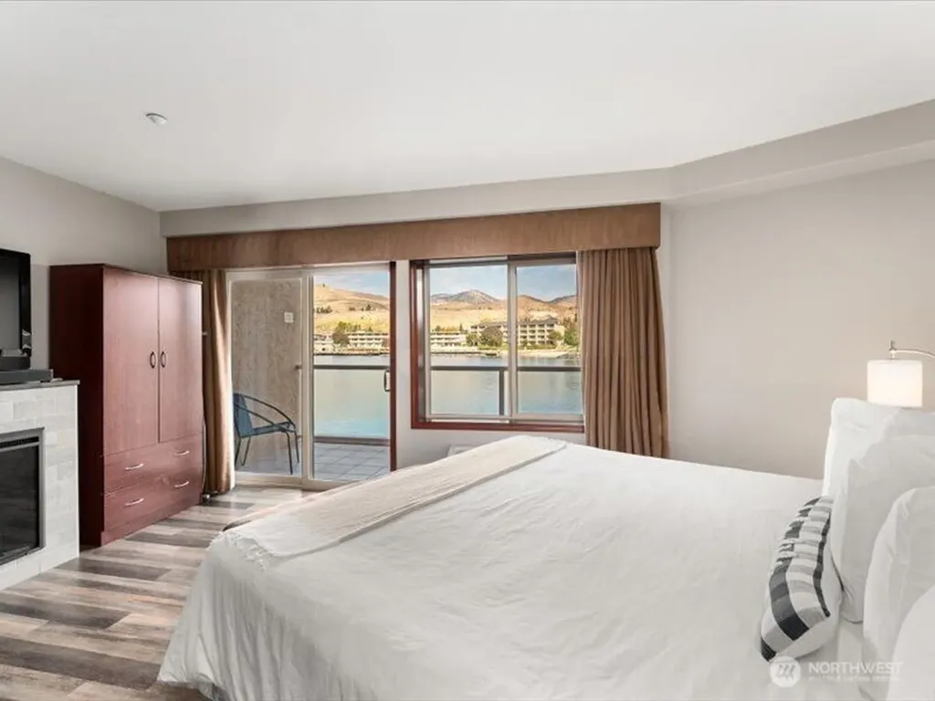 322 W Woodin Avenue Chelan WA 98816