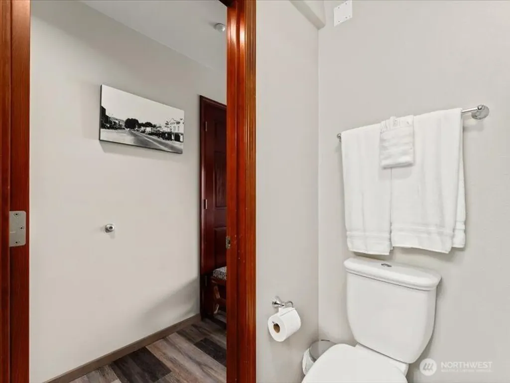 322 W Woodin Avenue Chelan WA 98816
