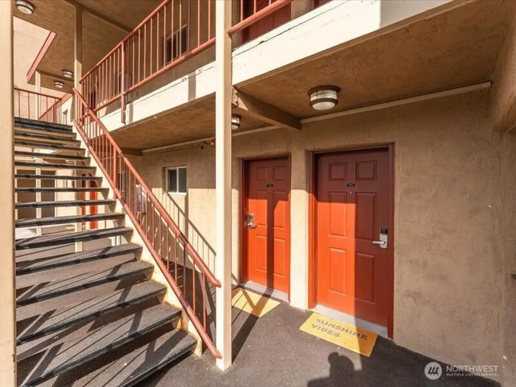 322 W Woodin Avenue Chelan WA 98816