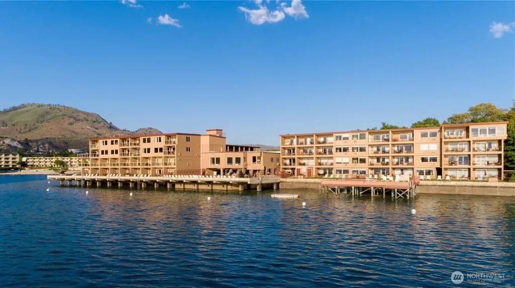 322 W Woodin Avenue Chelan WA 98816