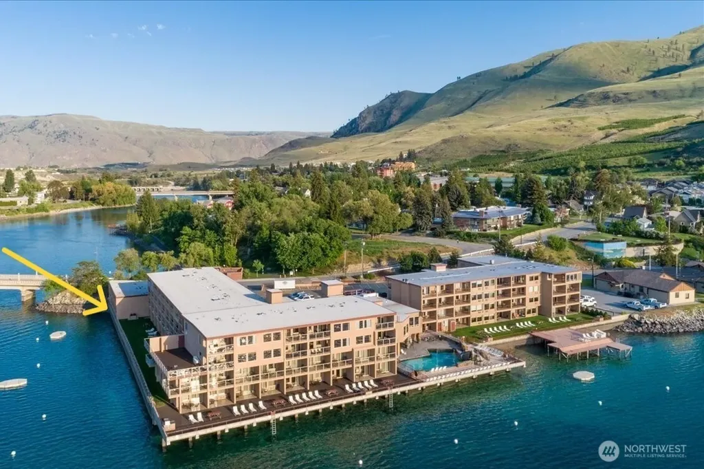 322 W Woodin Avenue Chelan WA 98816