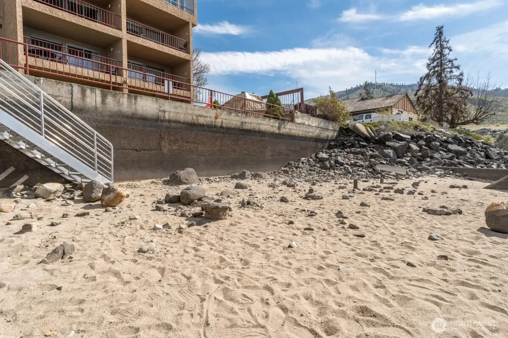 322 W Woodin Avenue Chelan WA 98816