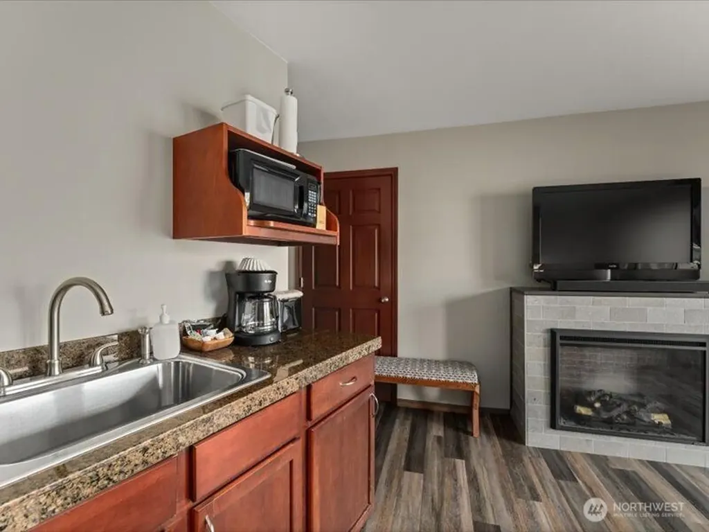 322 W Woodin Avenue Chelan WA 98816