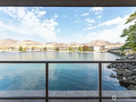 322 W Woodin Avenue Chelan WA 98816
