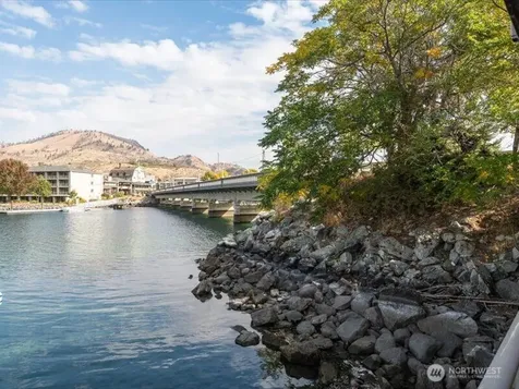 322 W Woodin Avenue Chelan WA 98816