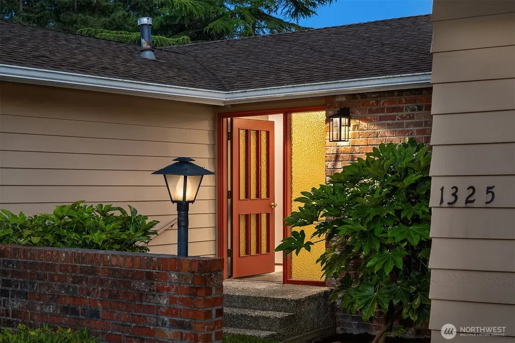 1325 NW 200th Street Shoreline WA 98177